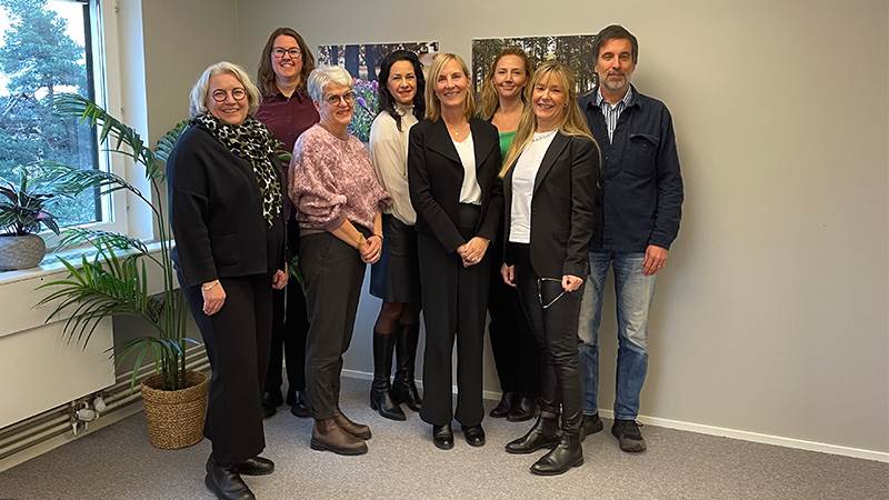 Social- och äldreförvaltningens sista ledningsgrupp i den här konstellationen. Från vänster: Marie Ivarsson, Lina Wahrenby (ingår inte längre), Maria Porshage, Linda Fällgren, Lotta Wigen, Sofie Stener, Anna Sörman och Mikael Birgegård.