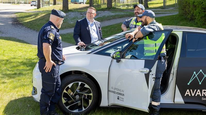 Ordningsvakter kommer nu att stödja Polisen i deras arbete med att trygga Haninge. ordningsvakter och polis