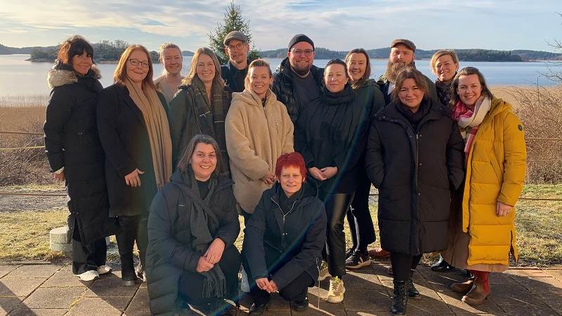 Årets deltagare fr v Petra Blixt, Jannice Jarpe, Nathalie Frölich, Cecilia Lord Träff, Nina Dinevska, Gustav Genberg, Emmelie Andreasson, Ninni Taberman, Tarik Dzabirov, Anna Danielsson, Fredrika Forslund, Johan Björkström, Alejandra Asenjo, Anna Olsson Bergbom, Maria Rosell. Bild från ledarskapsutbildningen 2023