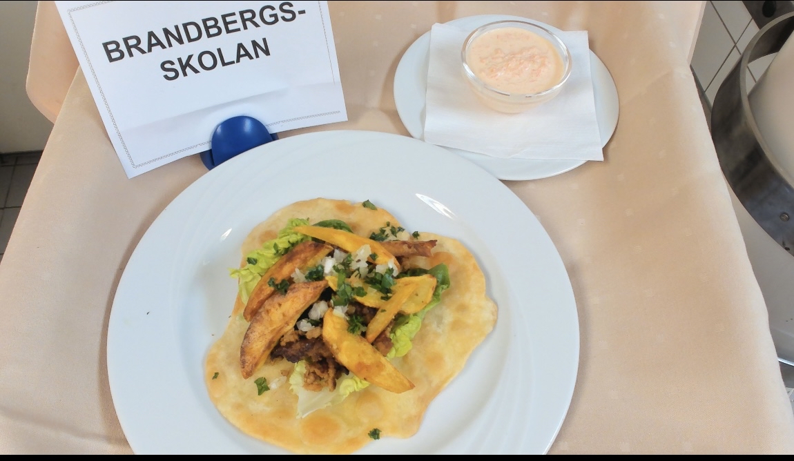 Bidrag till matlagningstävlingen Kockdullen: Souvlaki med morotstzatziki och pannbröd