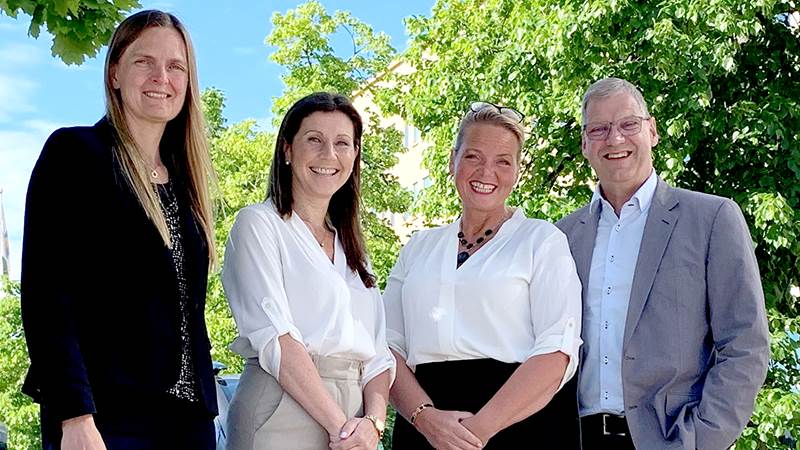 Från vänster: Marita Anheim (program Framtidssäkrad organisation), Linda Peltonen (program Varumärke), Anna Berglund (portföljledare Utvecklingsportföljen) och Anders Gillberg (program Digitalisering). Foto. Från vänster: Marita Anheim (program Framtidssäkrad organisation), Linda (program Varumärke), Anna Berglund (portföljledare Utvecklingsportföljen) och Anders Gillberg (program Digitalisering).
