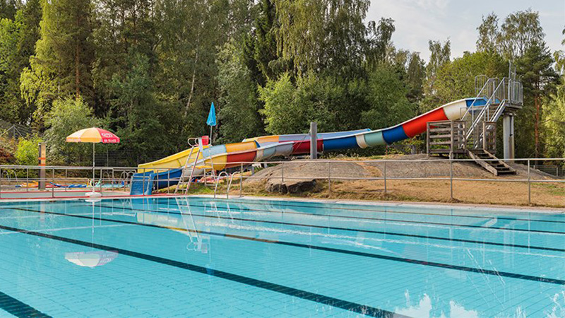 rutschbana på Höglundabadet