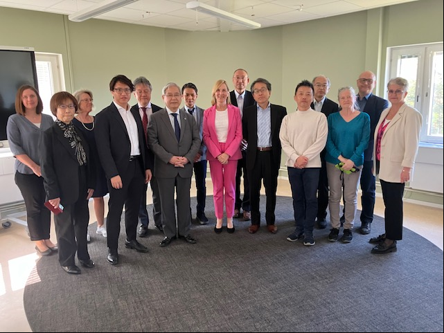 En bild som föreställer delegationen och medarbetare vid SÄF