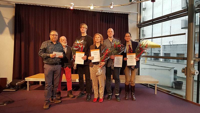 Kultur- och konststipendiaterna på en scen.