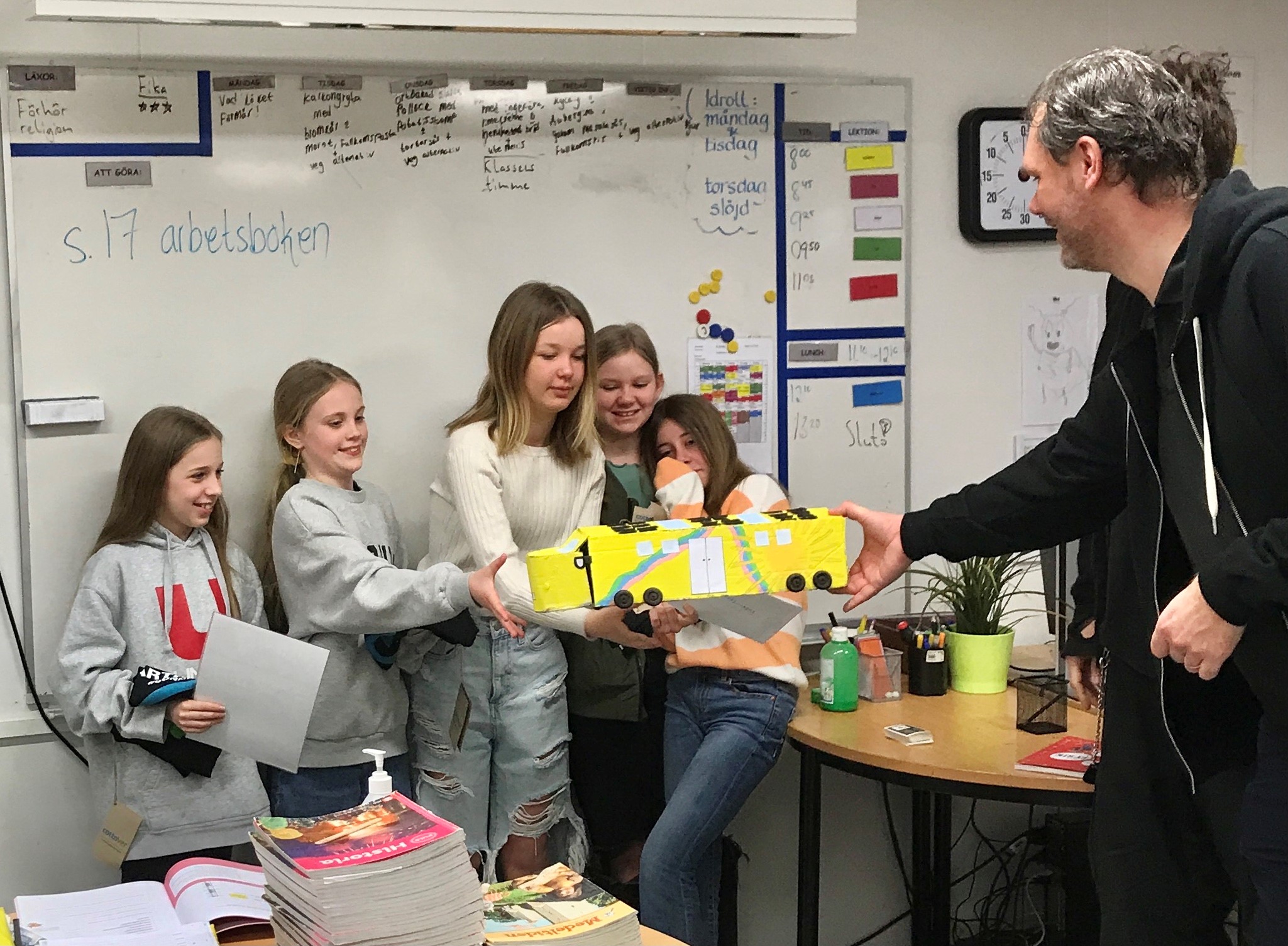 Tredjepristagare blev Solcellsbussen, skapad av Alma Lindberg, Elsa Lind, Ester Agneling Alva Skyttberg och Julia Andreasson.  Det har varit en