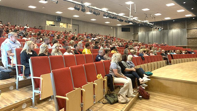 Publik i aula.