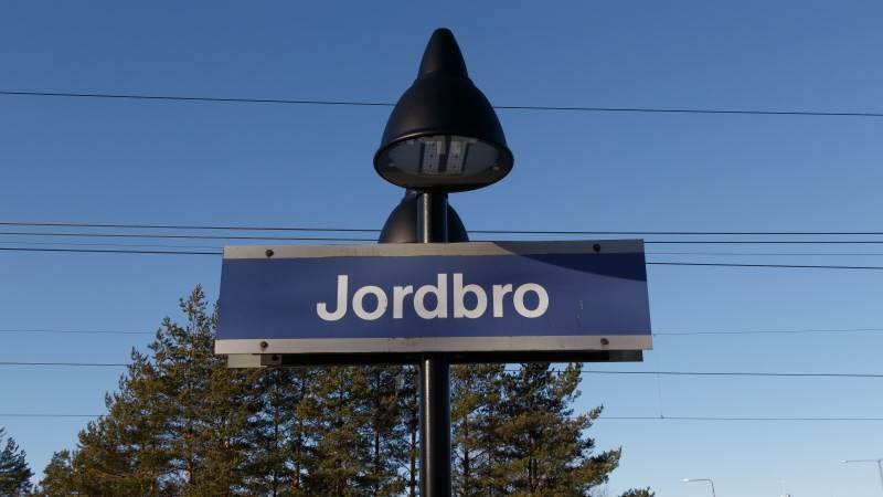 Skylt på Jordbro pendeltågsstation