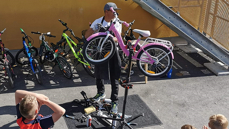 Cykelservice genomförs under bilfria veckan