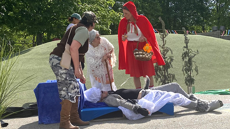 Pedagoger spelar teater