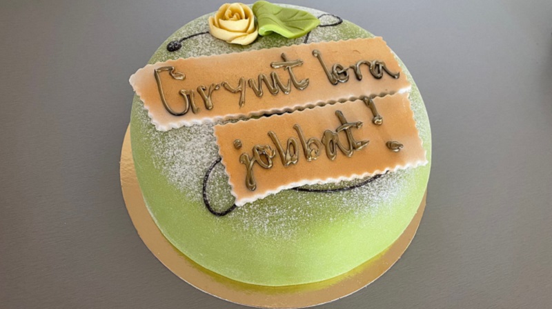 Bild som visar tårta till stadsbyggnadsförvaltningen med texten Grymt bra jobbat!