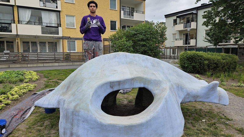 Lekplats före ommålning. 