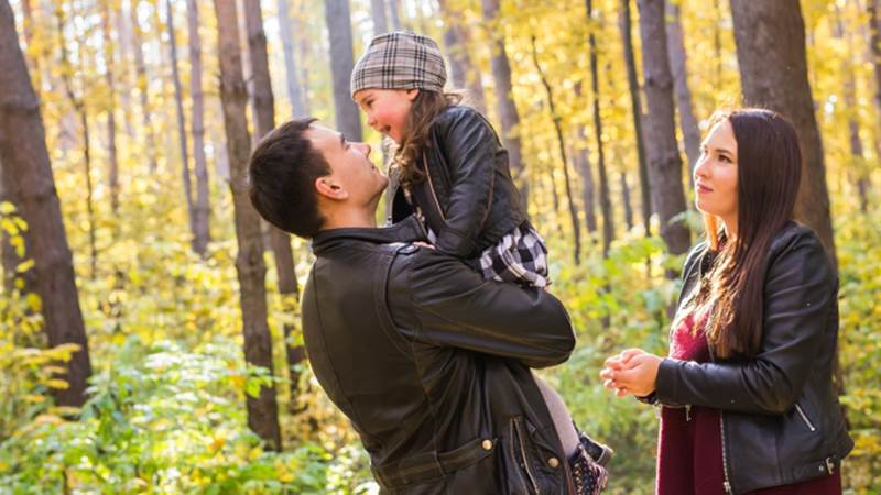 Familj i skogen.