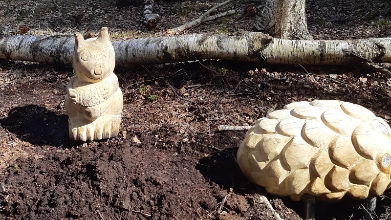 Bild på de nya trädjuren i Slätmossens naturpark