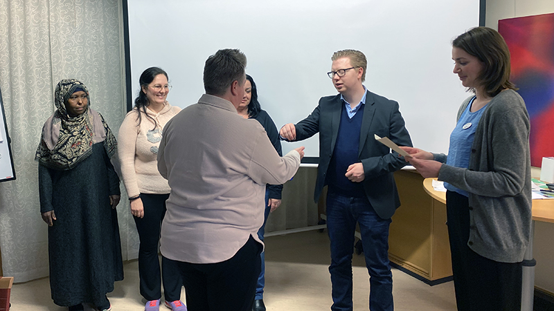 Deltagare får diplom