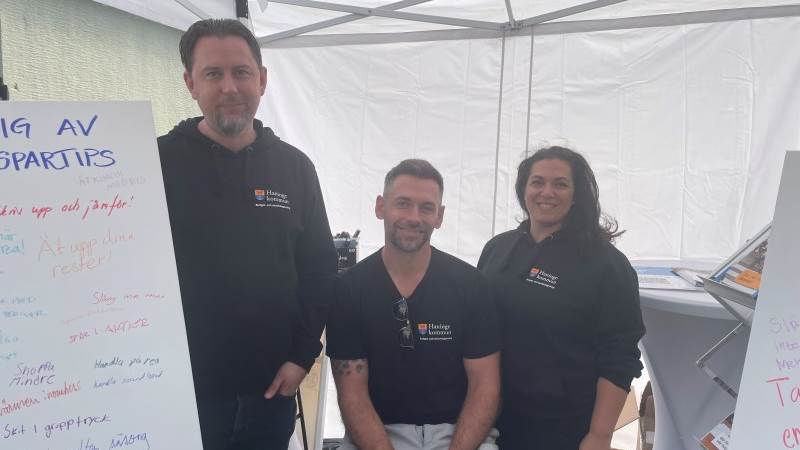 Budget- och skuldrådgivarna Christian Håkansson, Kristofer Krmpotic, Emma Zachrisson gav och fick nyttiga budgettips.