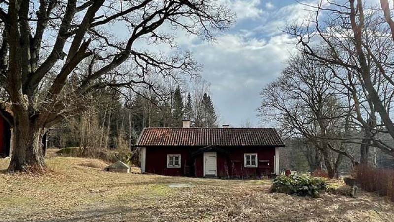 Lillgården vid Tyresta by, där smugglarkungen Algoth Niska hade sitt högkvarter. Lillgården vid Tyresta by