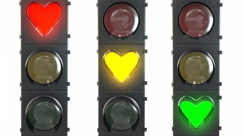 Trafikljus med hjärtformade ljus.