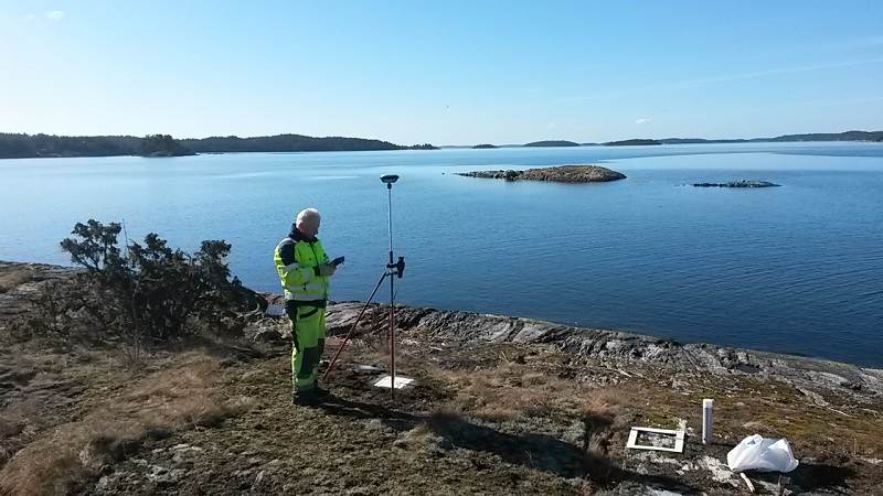 Mätningsingenjör markerar flygsignaler.