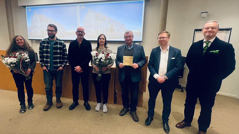 Prisutdelning i Haninge arkitekturpris 2024 till vinnarna Brunnberg & Forshed Arkitektkontor.