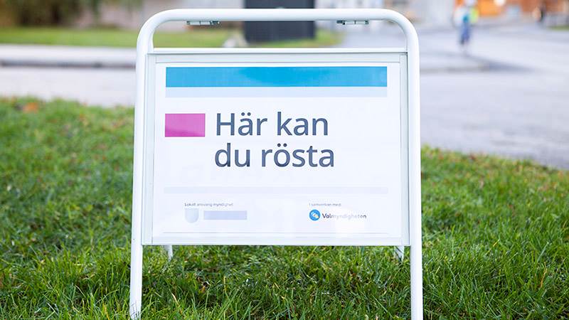 Bild på en skylt med ordet vallokal