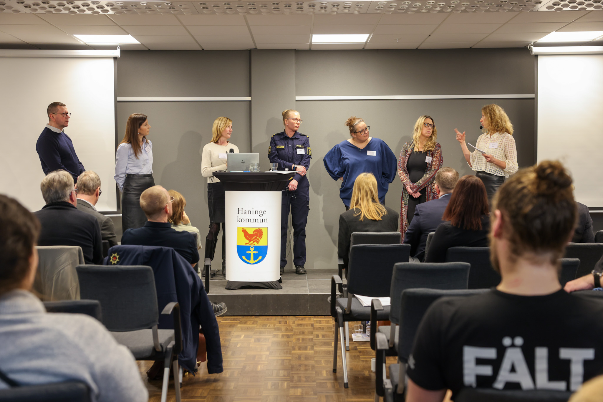 människor på en scen