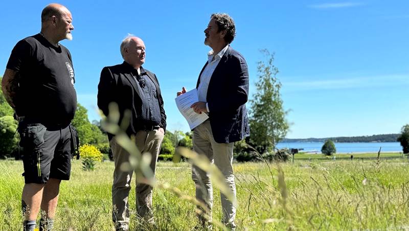 Sven Gustafsson, Massimo Johansson och Daniel Norström, campingansvarig för Caravan Club Östnora camping.