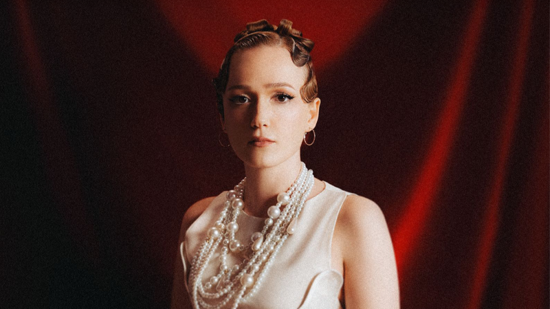 Bild på sångerskan och skådespelaren Ceren Cakar 