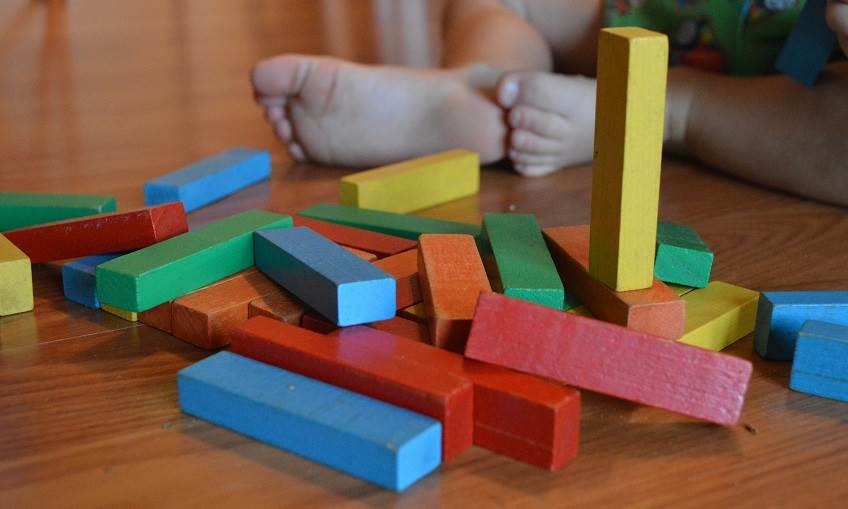 Haninge kommun utökar antalet timmar i förskolan till 30 per vecka för barn till arbetssökande samt de vars föräldrar är föräldralediga med syskon.