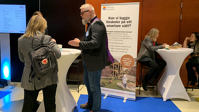 Medarbetare i montern Smarta förskolor.