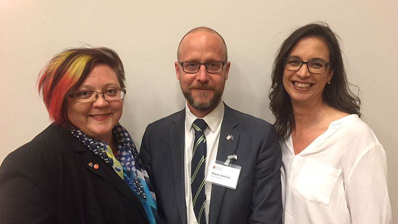 Meeri Wasberg, kommunstyrelsens ordförande, Magnus Gyllestad, kommundirektör, Maria B Hansson kommunikationschef på skolförvaltningen i Helsingborg. Foto: Anna Berglund.