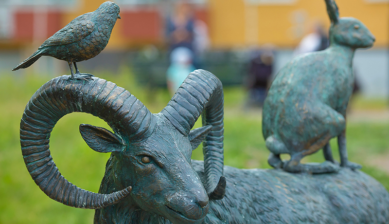 En del av konstverket Parkdjur i Åbyparken