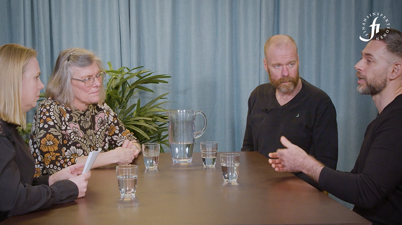 Ämnet budget- och skuldrådgivning är mer aktuellt än någonsin. Grupp som diskuterar vid bord.