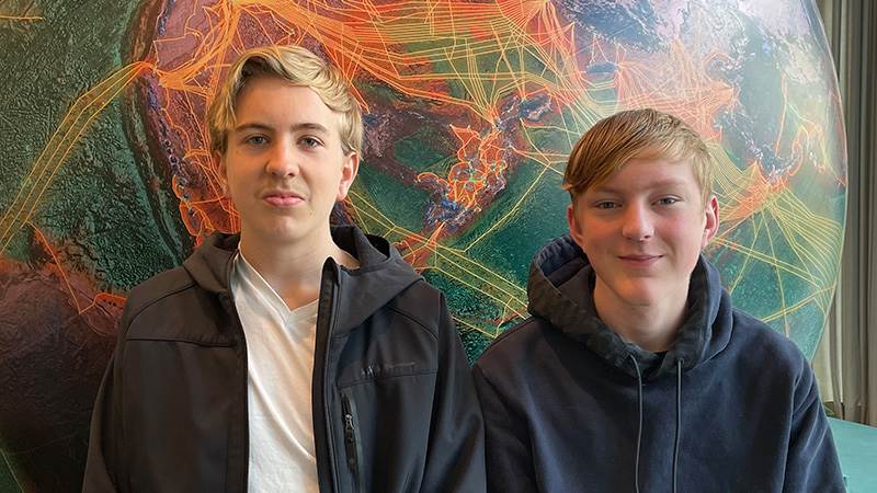 Wilmer Mäkinen Andersson och Alvin Ellberg från Vega skola representerade Sverige i EM i privatekonomi. Två pojkar i femtonårsåldern