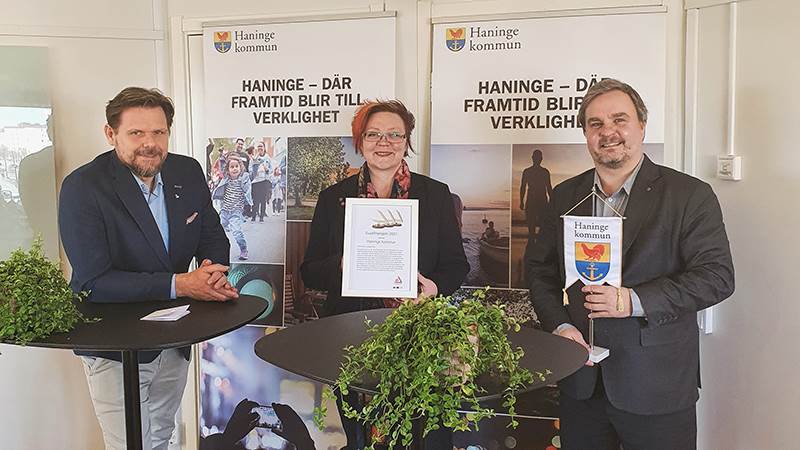Haninge kommun vinnare av NTF's GuldTriangel. Tobias Hammarberg (L), Meeri Wasberg (S) och Petri Salonen (C)