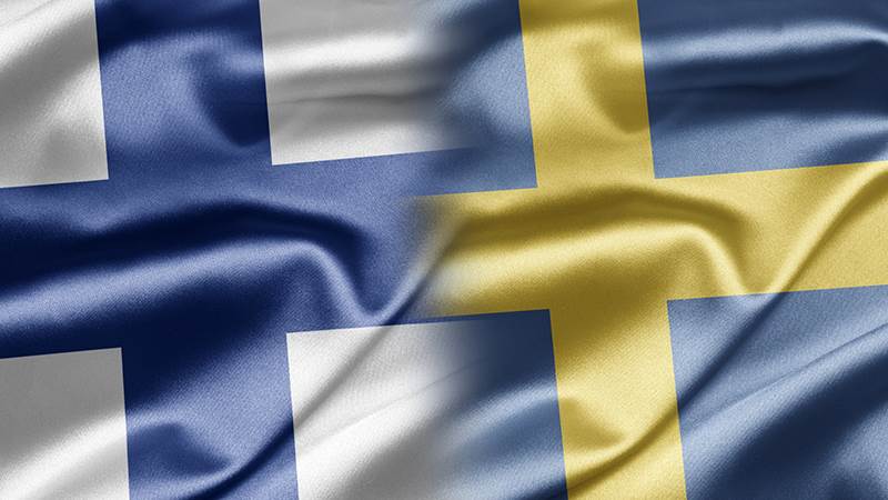 Finsk och svensk flagga