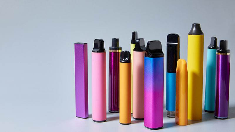 e-cigaretter i flera färger och utföranden