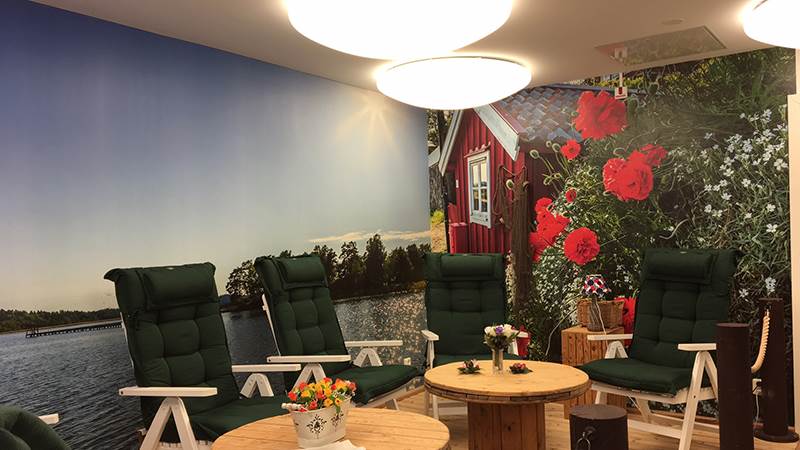 Solstolar i ljusrummet  Bild på solstolar i ljusrummet på Brandbergens träffpunkt