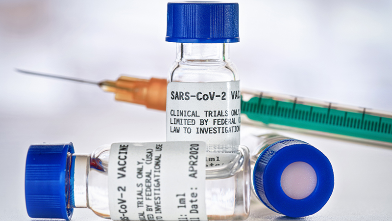 En spruta med vaccin mot covid-19