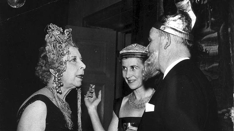 Party på Häringe slott på 1950-talet. Från vänster Marguerite Wenner-Gren, Britta Beronius och godsförvaltare Curt Beronius.