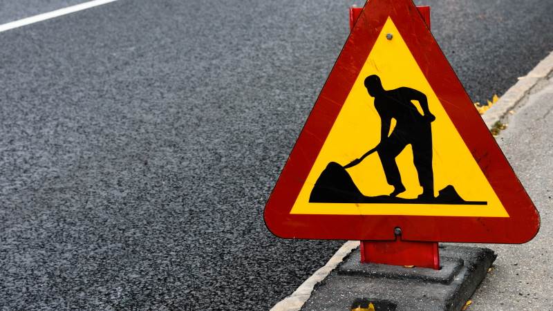 Skylt för vägarbete