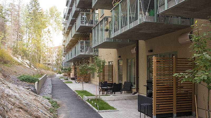 Fasadbild från baksidan av Brf Slänten i Vega