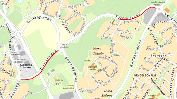 Den nya gång- och cykelbanan kommer byggas längs med de rödmarkerade sträckorna av Torfastleden, dessa sträckor saknar idag gång- och cykelbana Kartbild som visar ut sträckor på Torfastleden där det kommer att byggas gång- och cykelbana