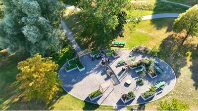 Köksträdgården i Höglundaparken Flygvy över köksträdgården i Höglundaparken i Jordbro