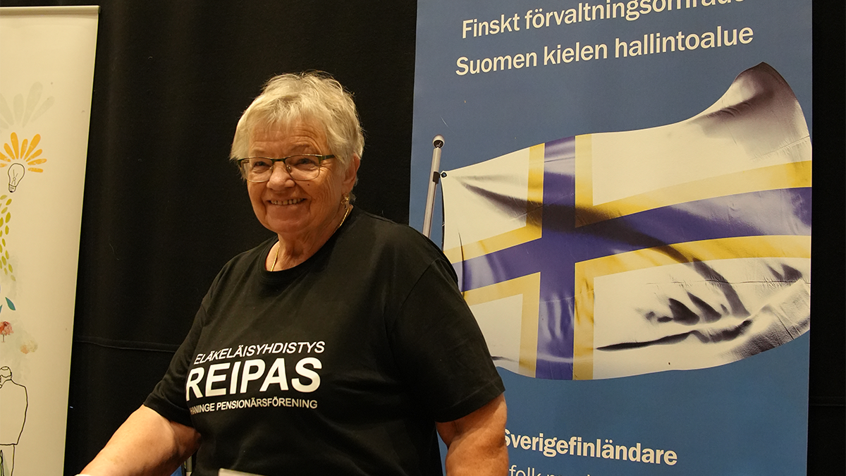 En kvinna i finsk tröja.