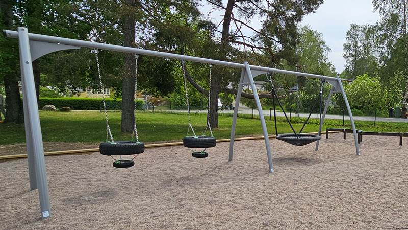 Gungställning med tre gungor