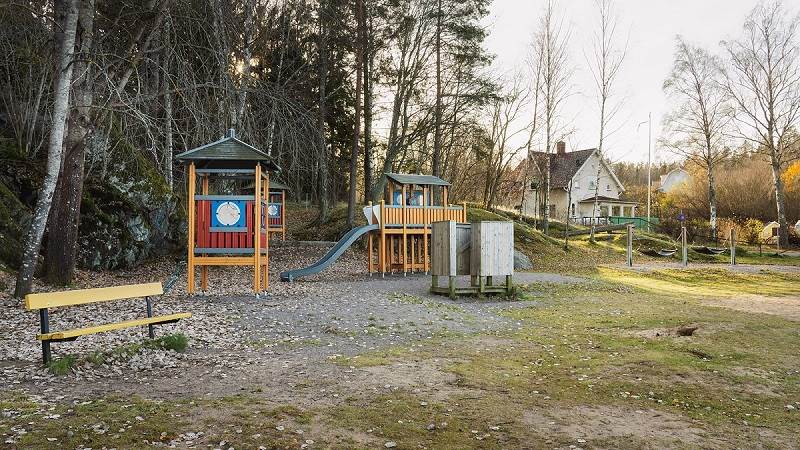 Dalens bad ligger vackert vid Drevviken.  Dalens bad i Vendelsö ligger vid Drevviken.