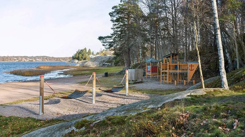 Lekplatsen vid Dalens bad. Dalens bad, en lekplats i Vendelsö.