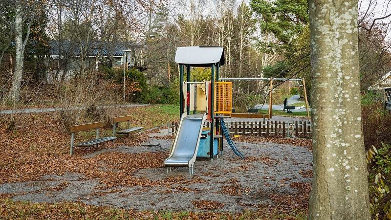 Granebovägens lekplats i Vendelsö. En liten lekplats i Vendelsö.