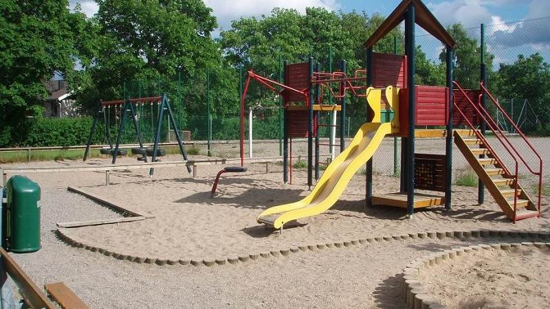 Jägartorpsvägens lekplats Här ligger Jägartorpsvägens lekplats bland villorna.