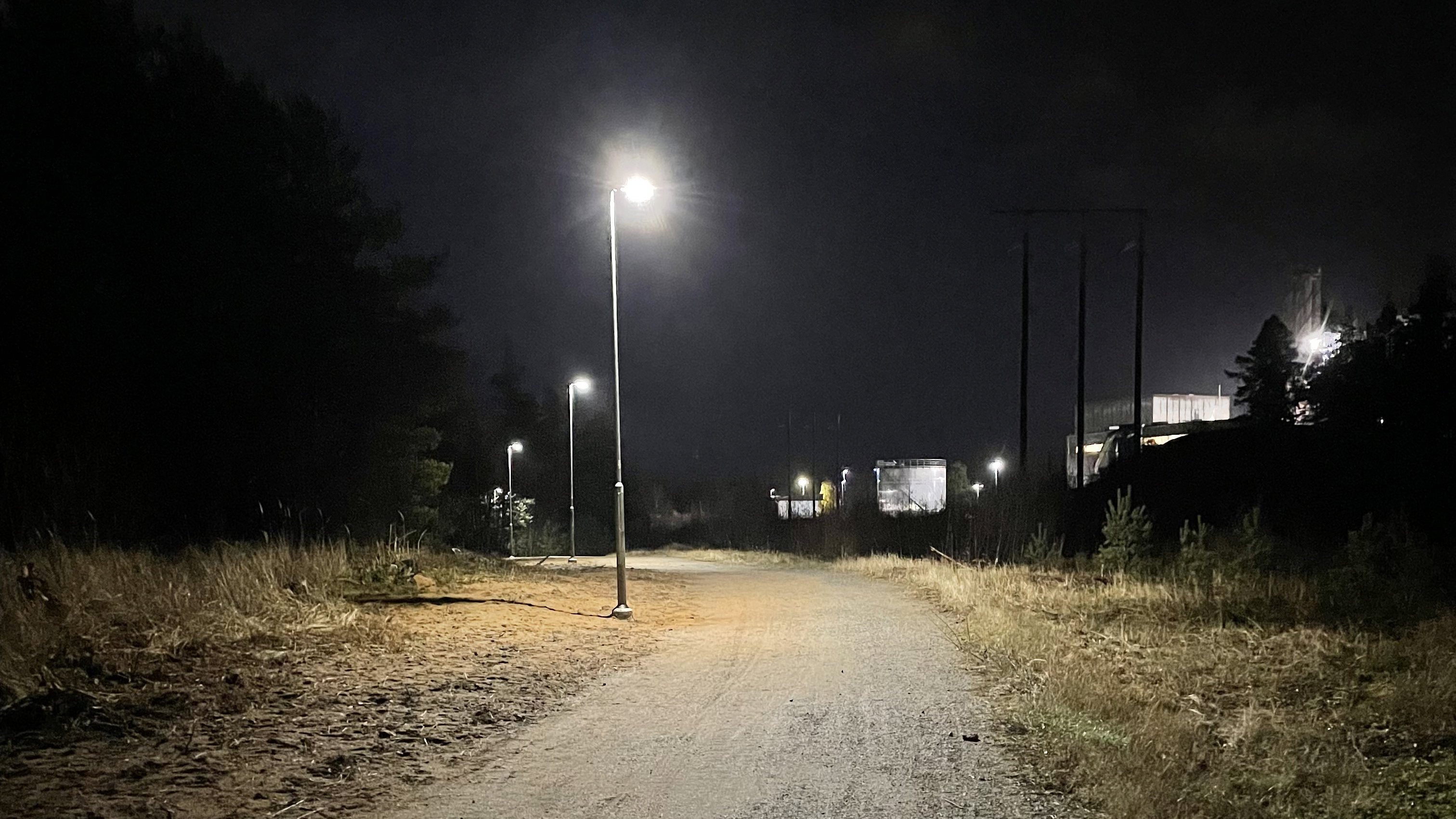 Belysning längsmed en gångväg